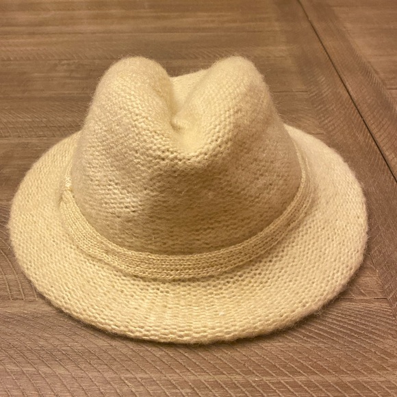 Arlin Accessories - NWT Vintage Arlin Cream Acrylic Knit Hat